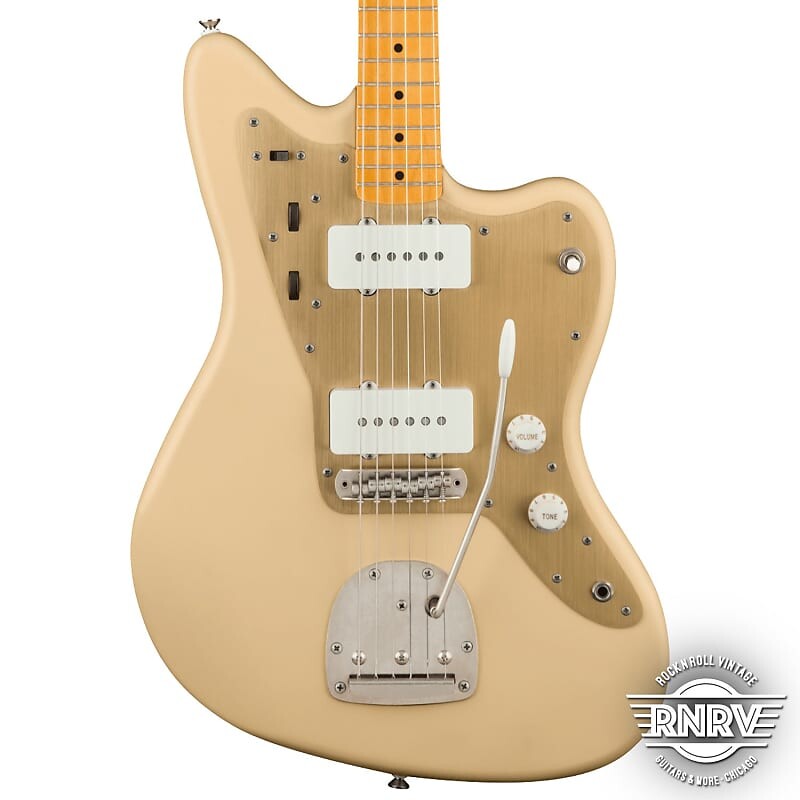 

Squier 40th Anniversary Jazzmaster, Vintage Edition, кленовый гриф, золотая анодированная накладка, атласный песок пустыни Fender Squier 40th Anniversary Jazzmaster, Edition, Maple Fingerboard, Gold Anodized Pickguard,