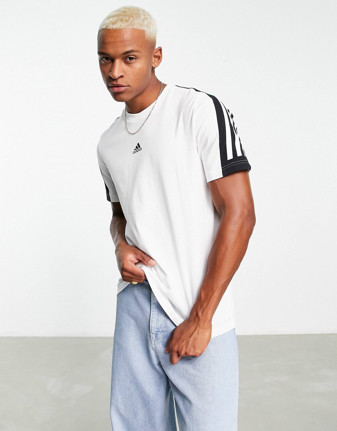 

Белая футболка с 3 полосками adidas Sportswear Future Icons