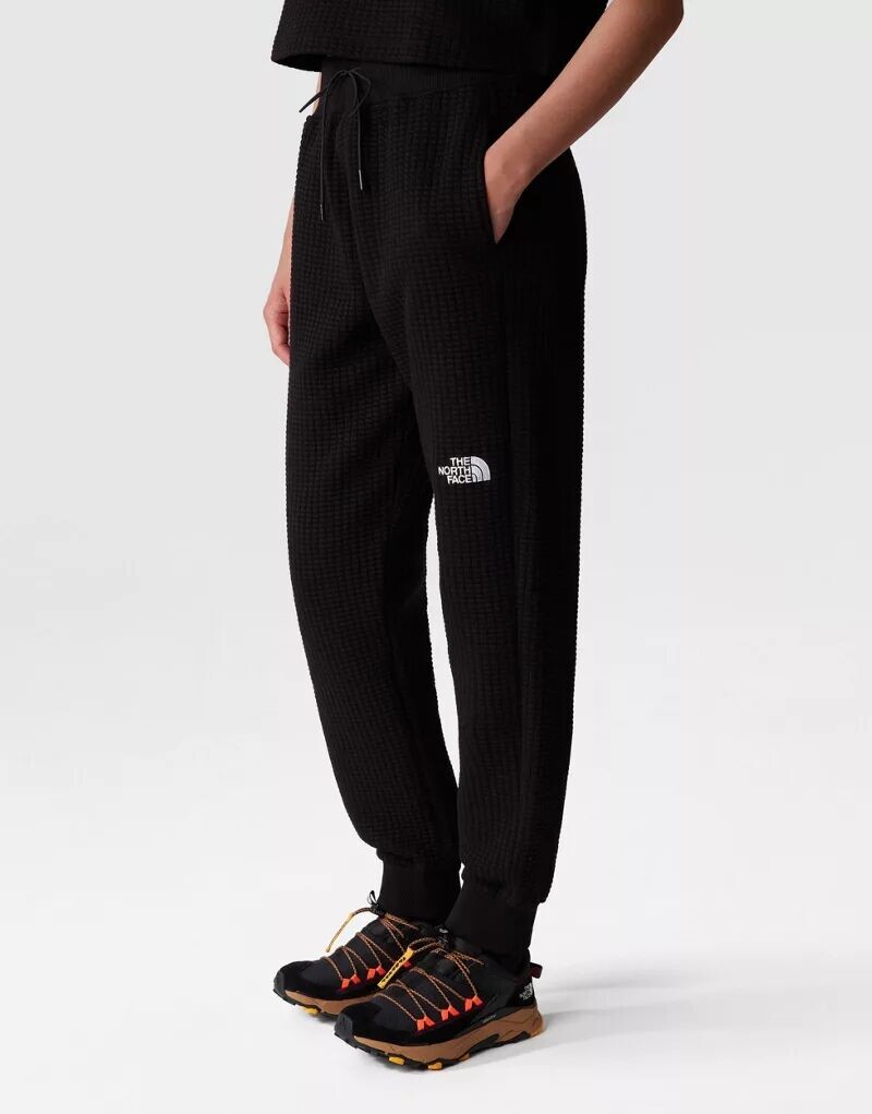 

Черные брюки The North Face Mhysa