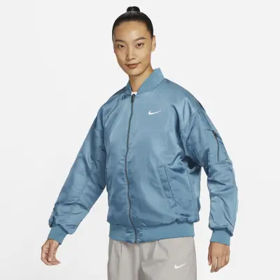 

Куртка-бомбер Nike Sportswear Varsity, светло-синий