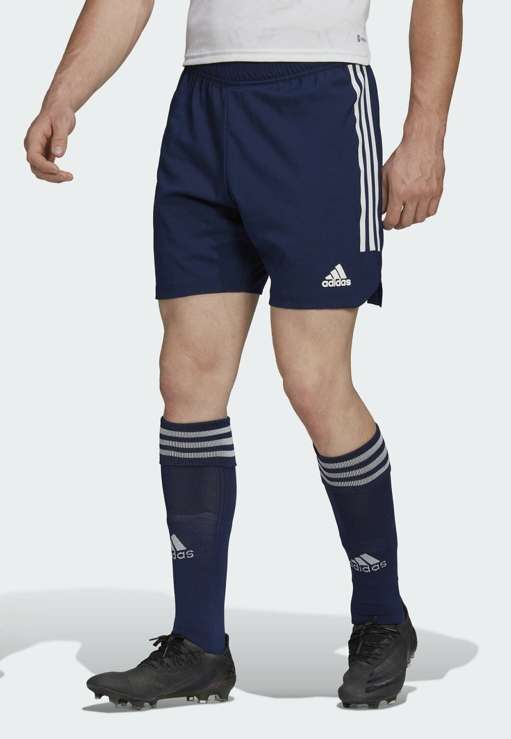 

Спортивные шорты Adidas