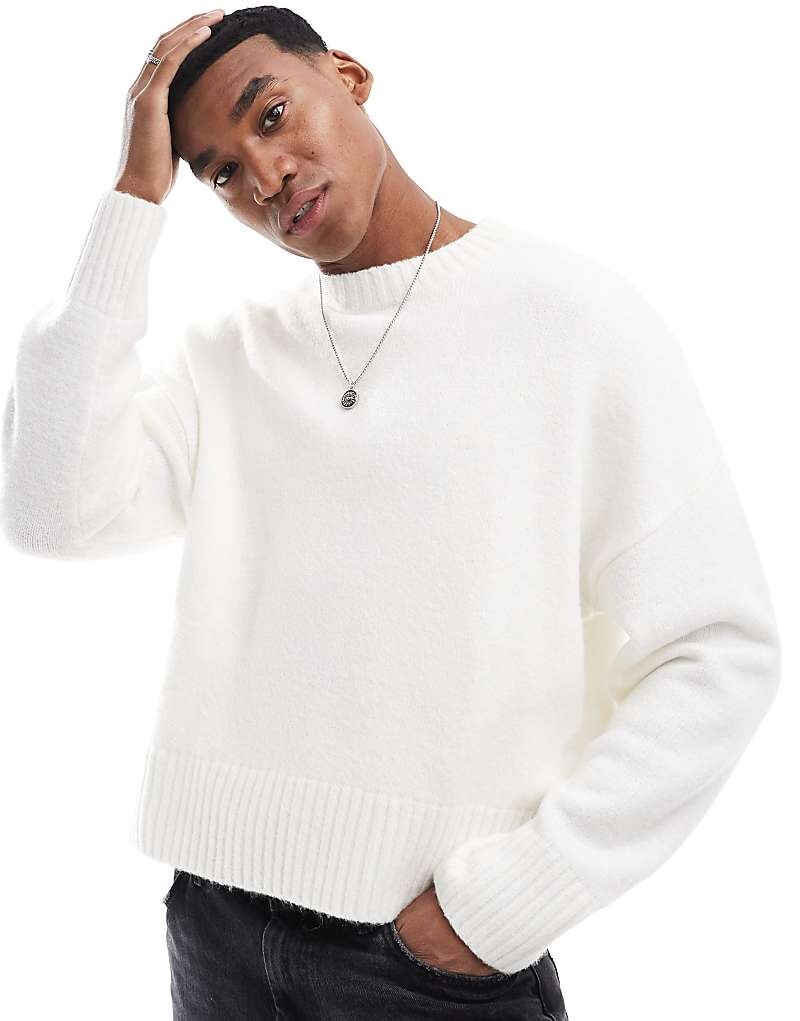 

Белый свитер плотной вязки Bershka