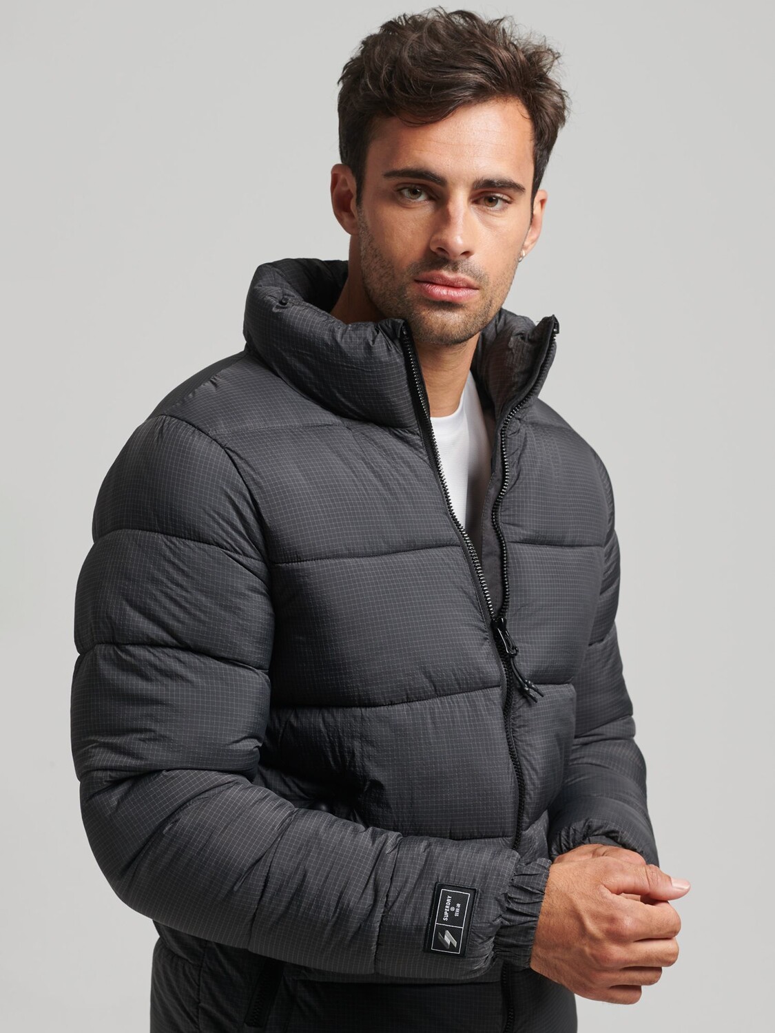 

Спортивная куртка-пуховик без капюшона Superdry, черная сетка