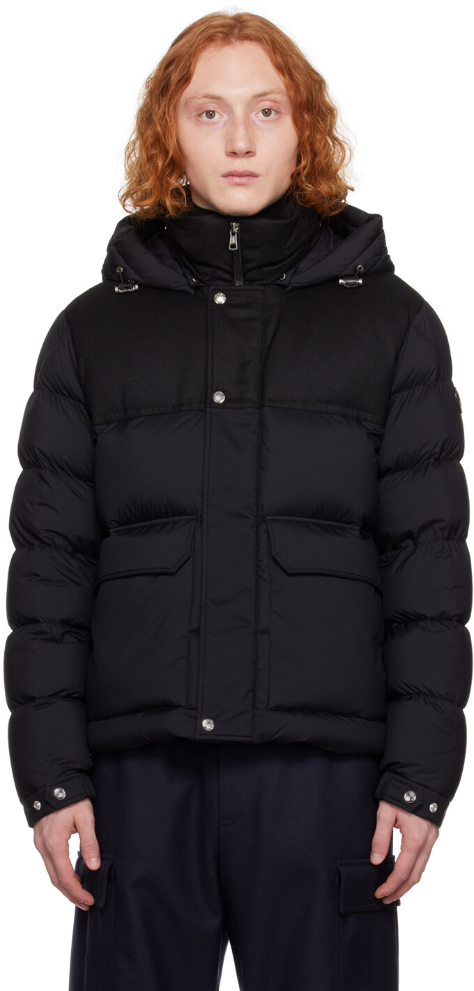 

Черный короткий пуховик Moncler Mussala