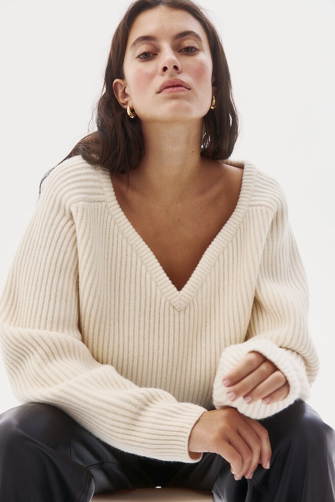 

Свитер из шерсти в рубчик H&M, бежевый