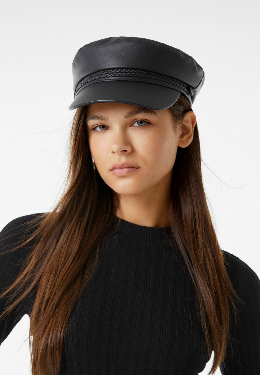 

Бейсболка Bershka, черный