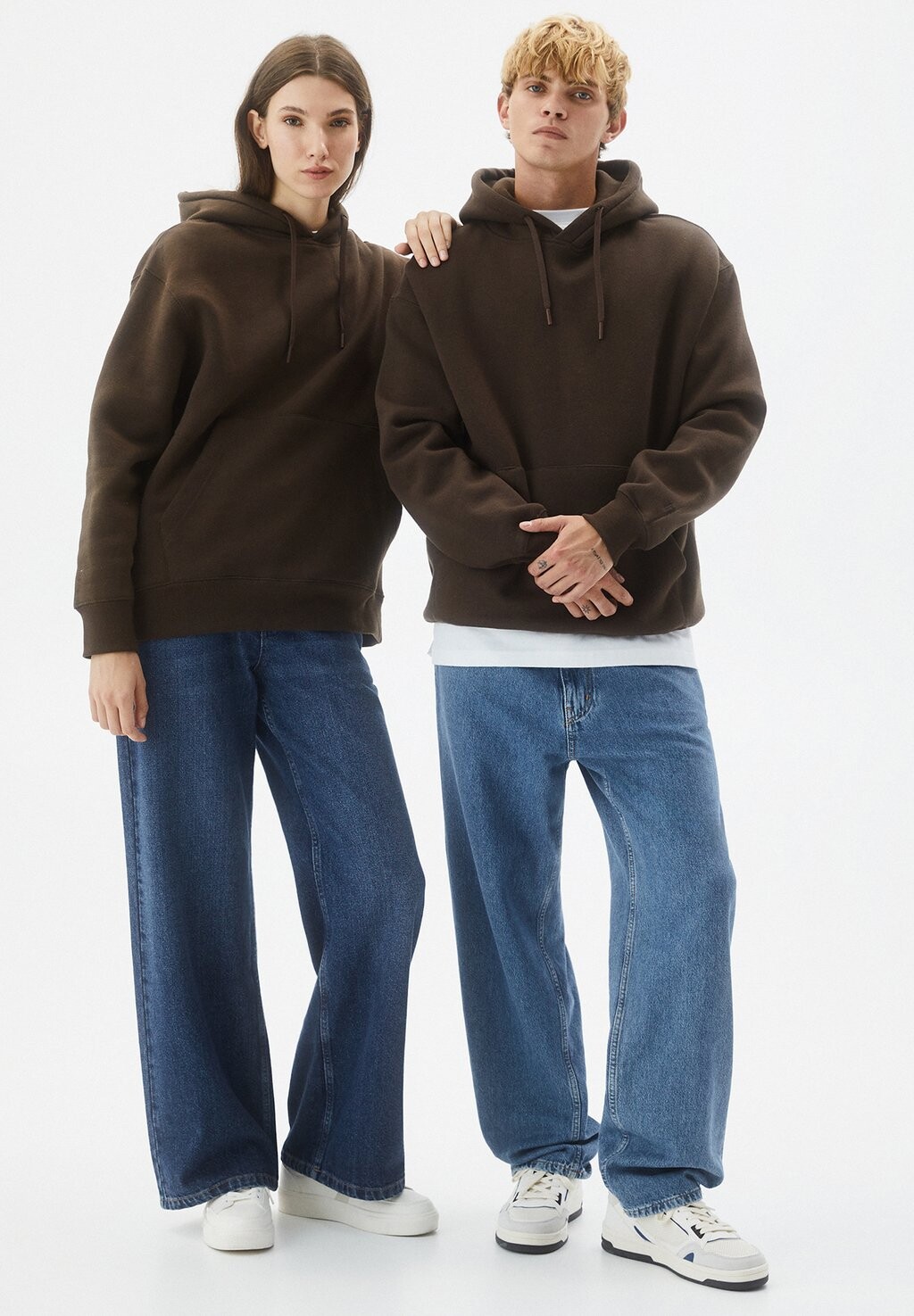 

Толстовка Basic Colored PULL&BEAR, цвет dark brown