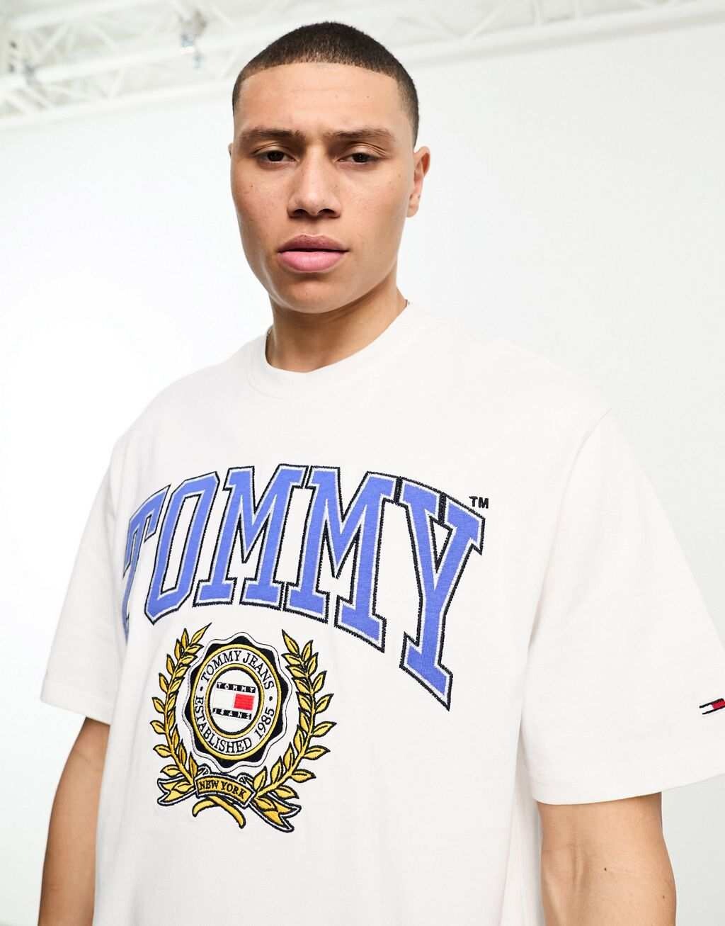 

Белая футболка с логотипом колледжа Tommy Jeans, Белый