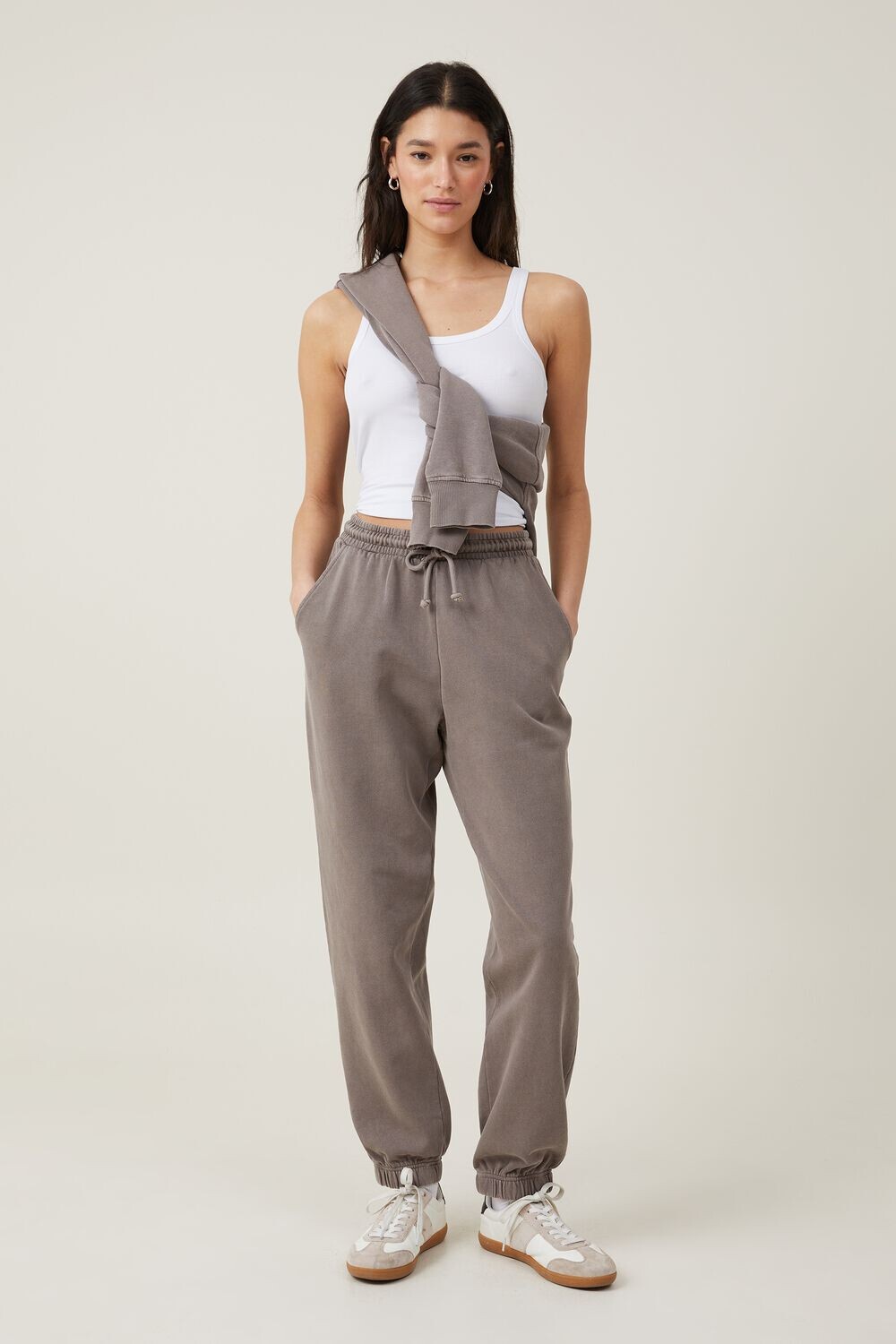 

Классические потертые спортивные штаны Cotton On