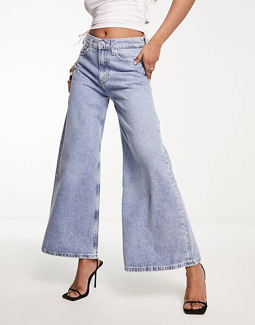 

Широкие джинсы с напуском и заниженной талией Calvin Klein Jeans.