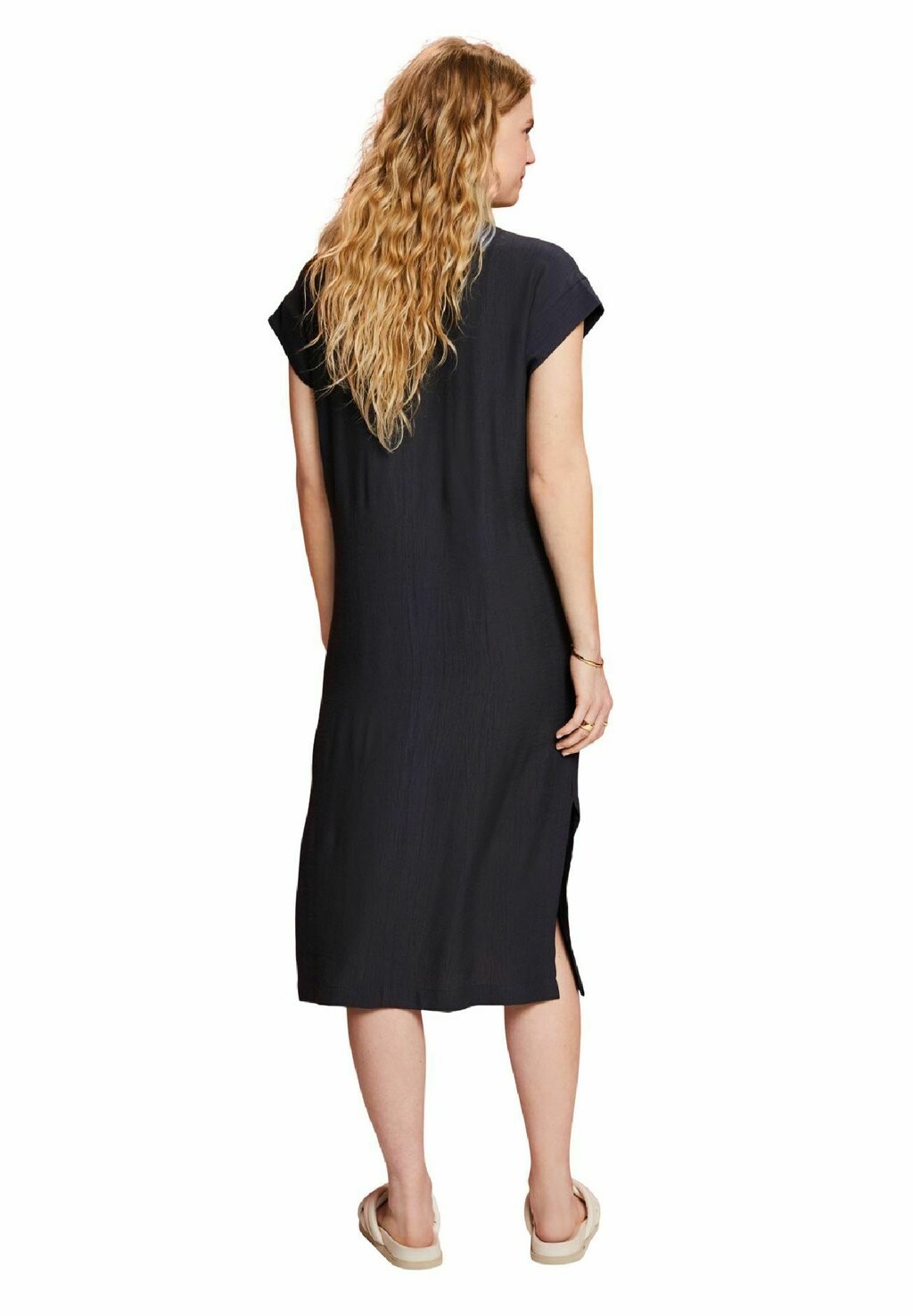 

Повседневное платье Esprit