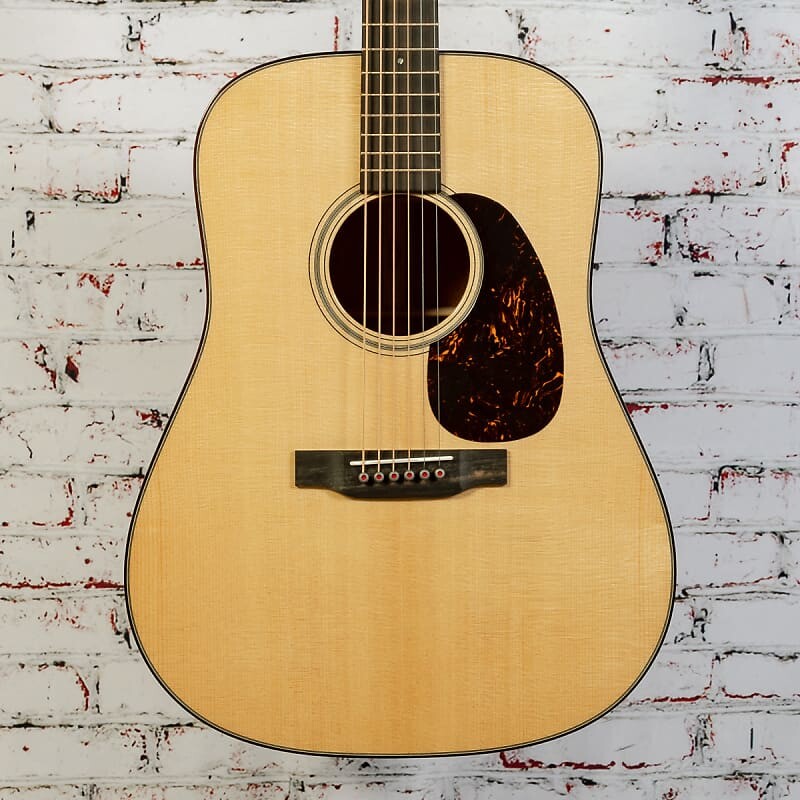

Акустическая гитара Martin - D18 - Modern Deluxe - Acoustic Guitar - Natural - w/ Hardshell Case - x5232