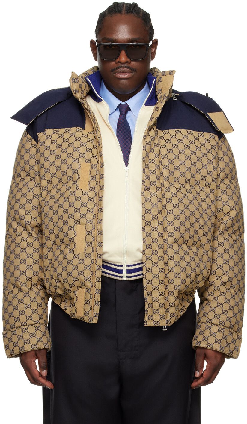

Бежево-темно-синий пуховик с узором GG Gucci