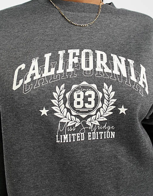 

Серое спортивное платье мини с принтом Miss Selfridge California