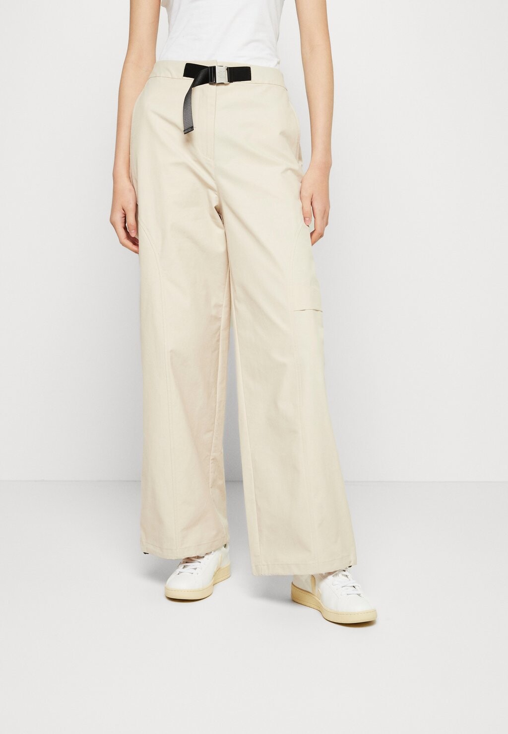 

Брюки карго Calvin Klein Jeans, бежевый