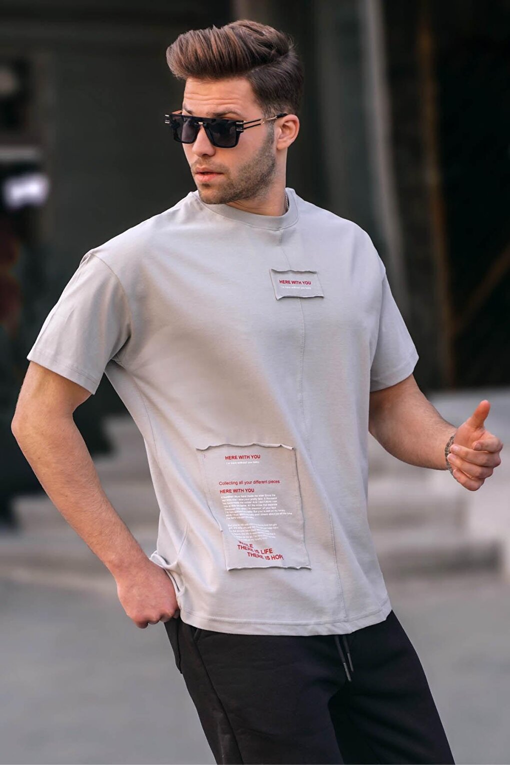 цена Окрашенная серая мужская футболка из хлопка с нашивками 6068 MADMEXT