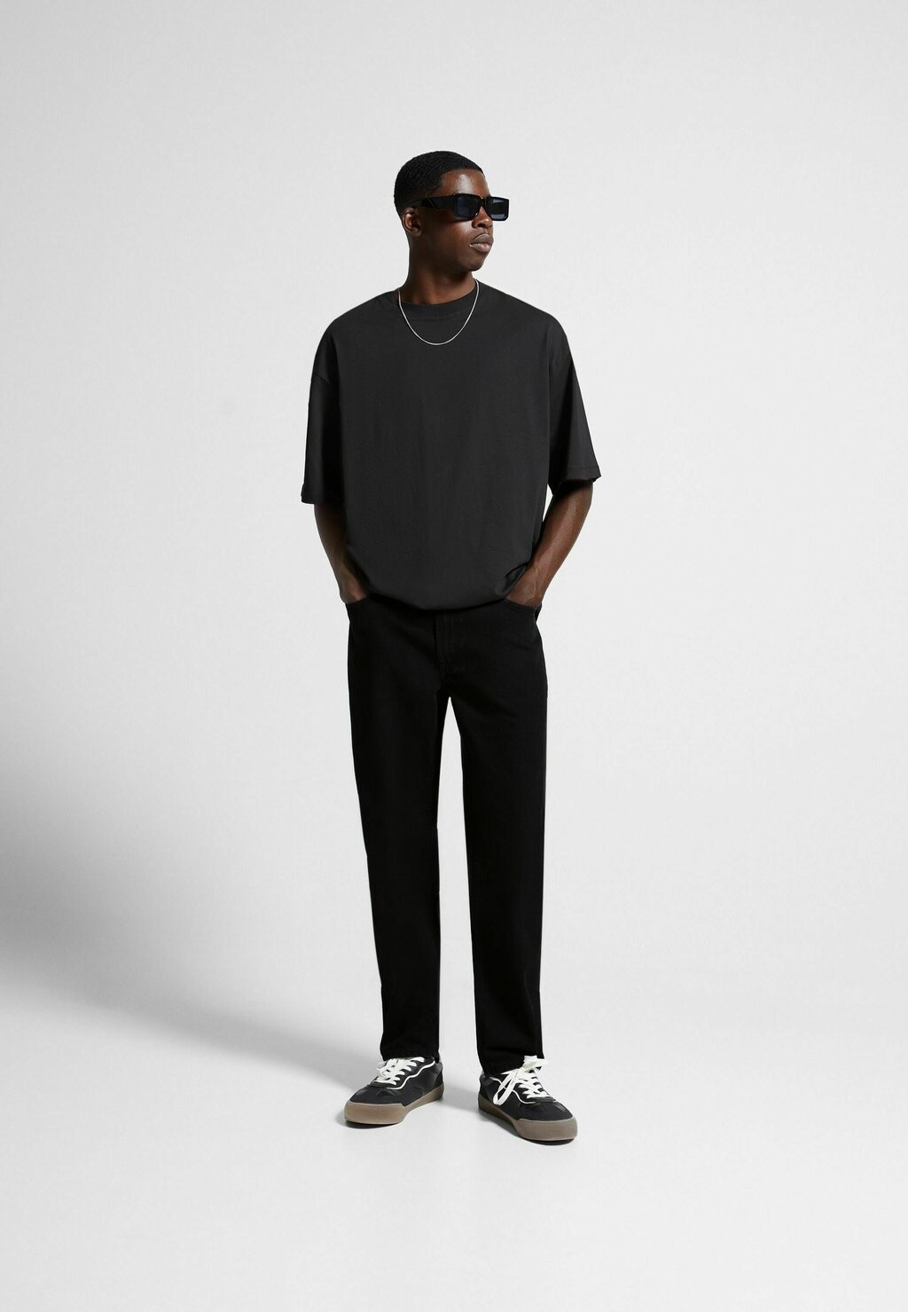 

Джинсы прямого кроя Bershka