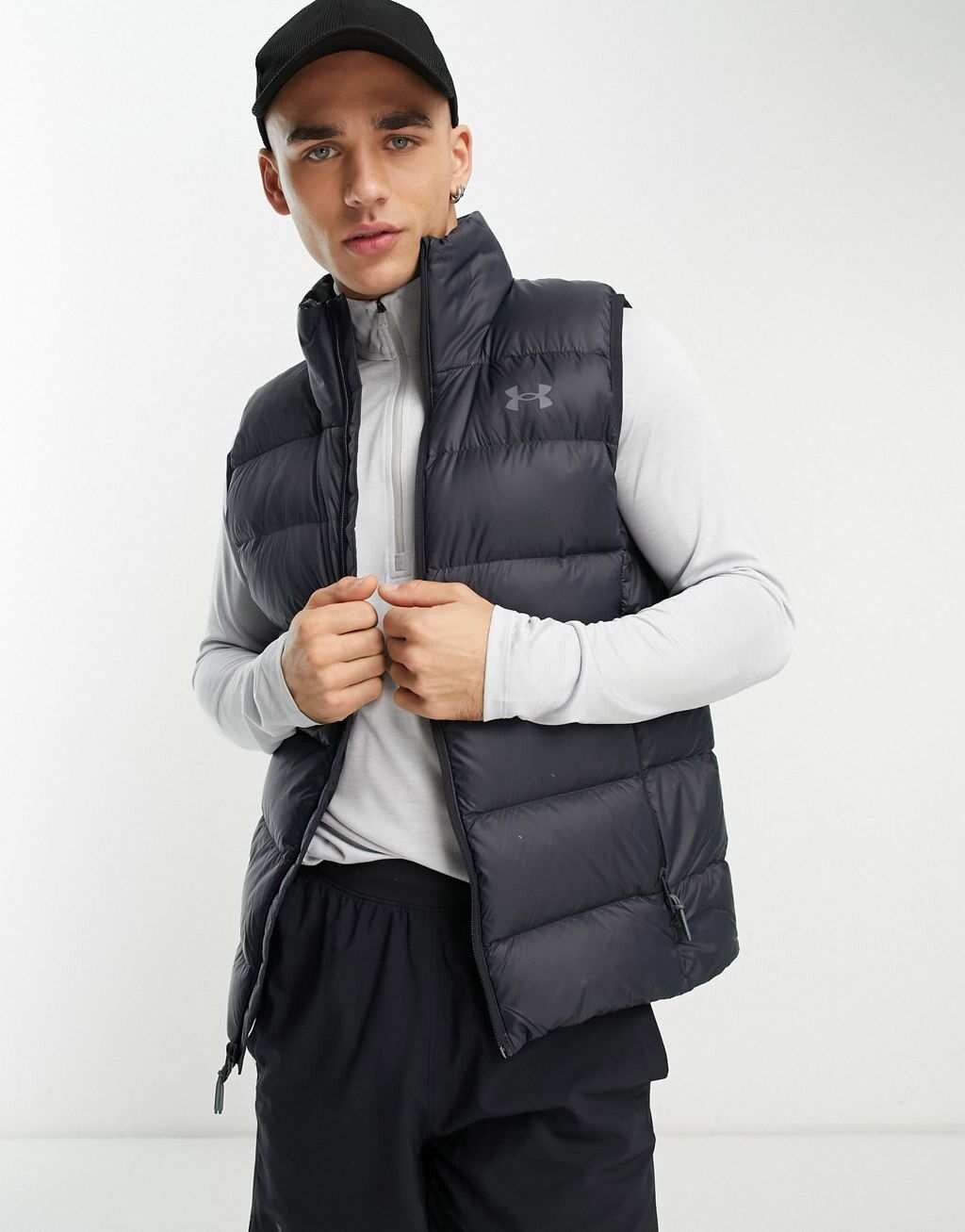 

Черный жилет Under Armour Down 2.0