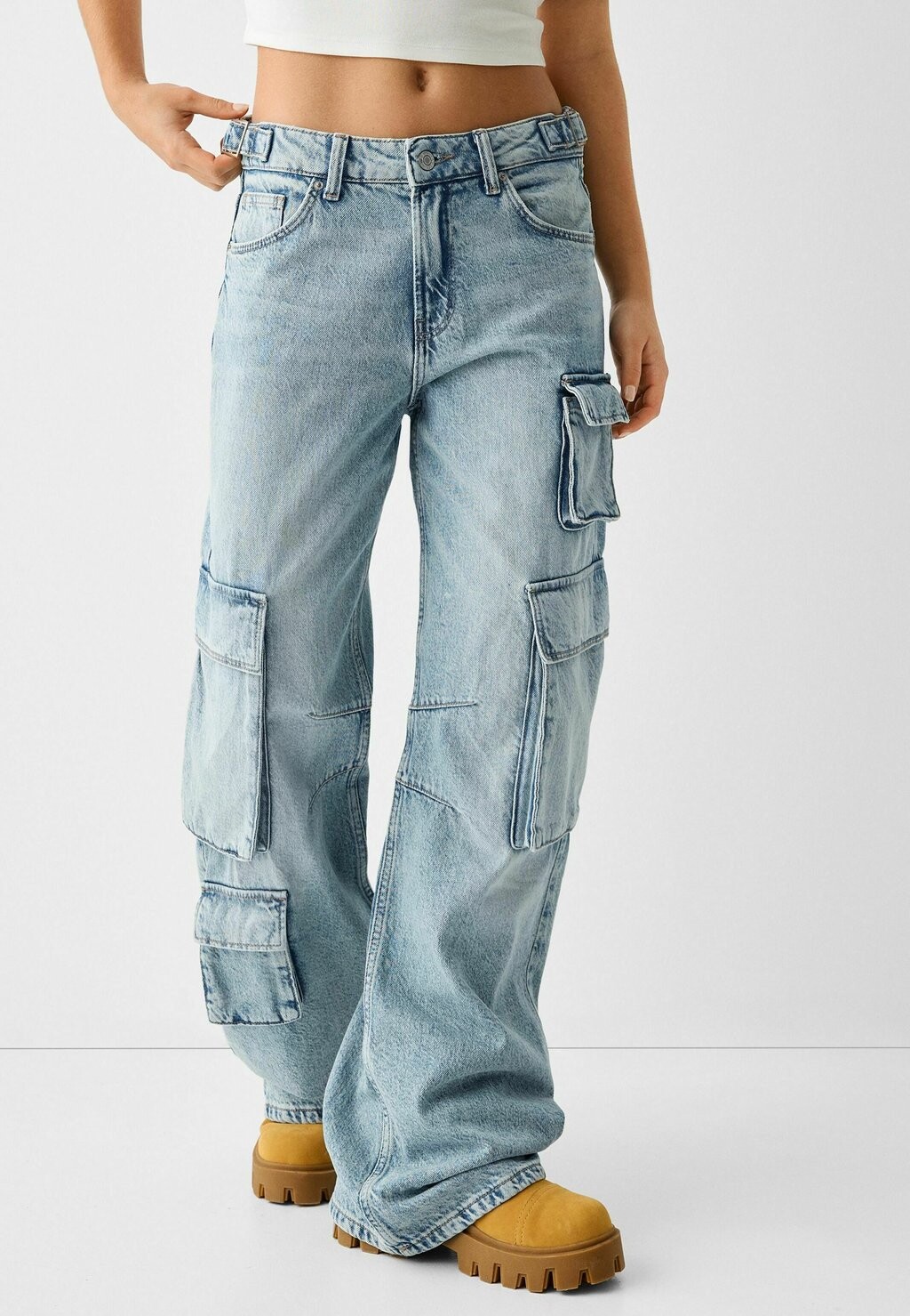 

Джинсы-клеш MULTI-POCKET Bershka, цвет light blue