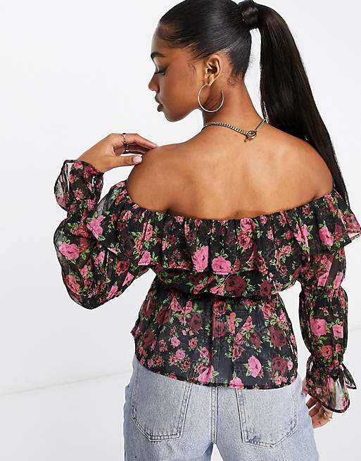 

Шифоновая блузка с открытыми плечами и принтом красных роз Miss Selfridge