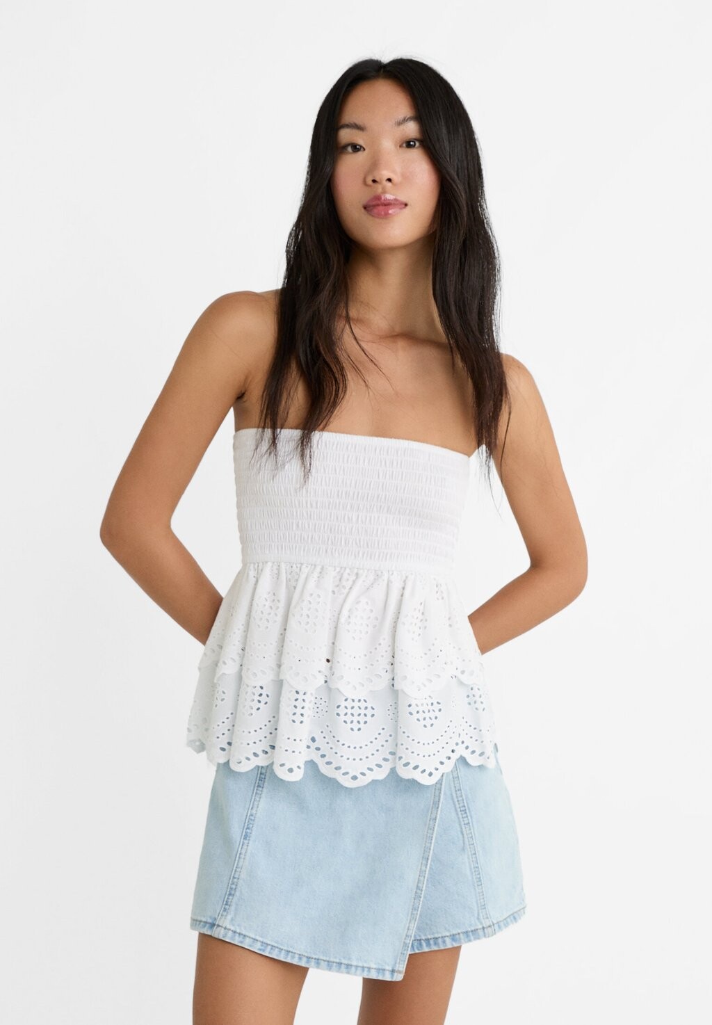 

Топ EMBROIDERED BANDEAU Stradivarius, белый