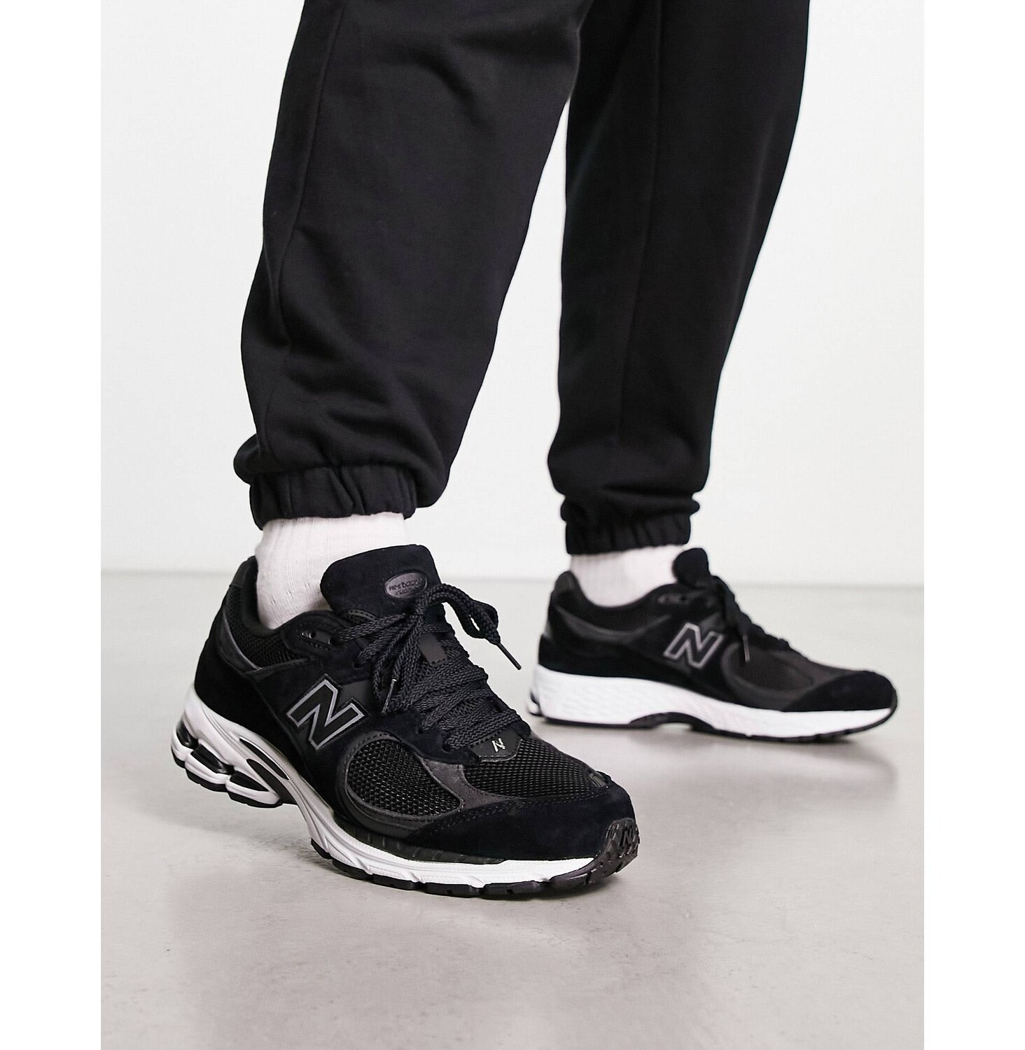 

Черные кроссовки New Balance 2002, Черный
