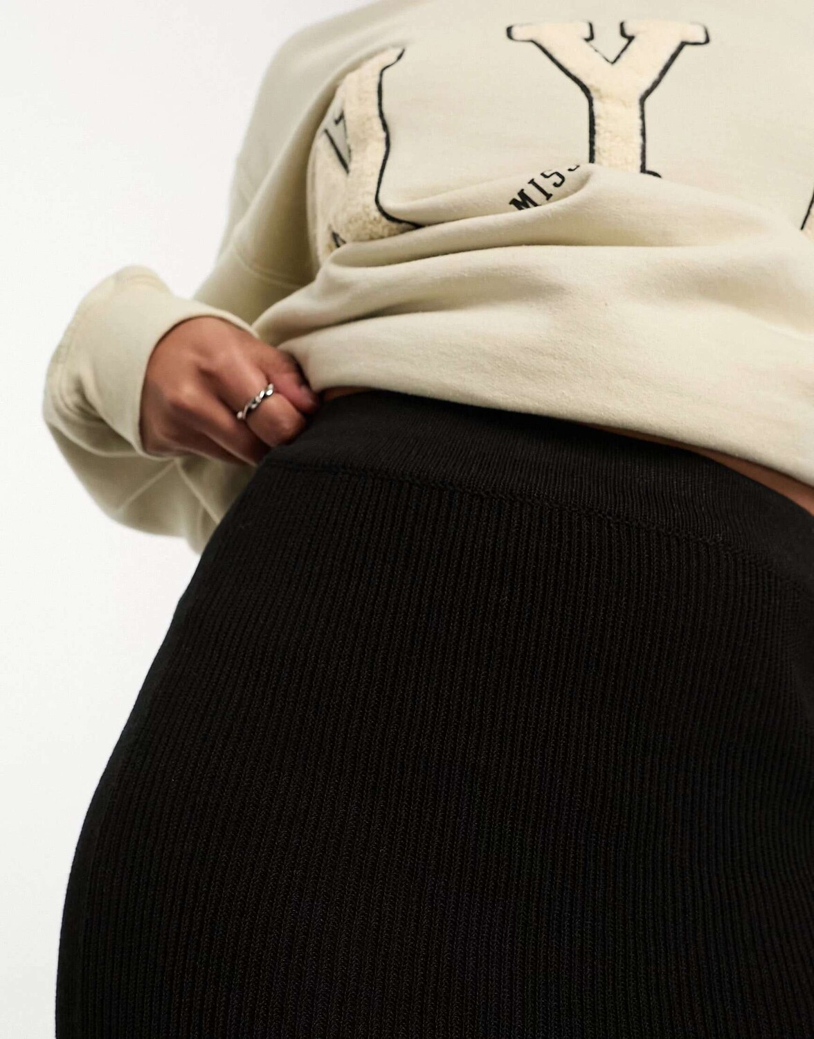 

Черная трикотажная юбка макси в рубчик Pull&Bear