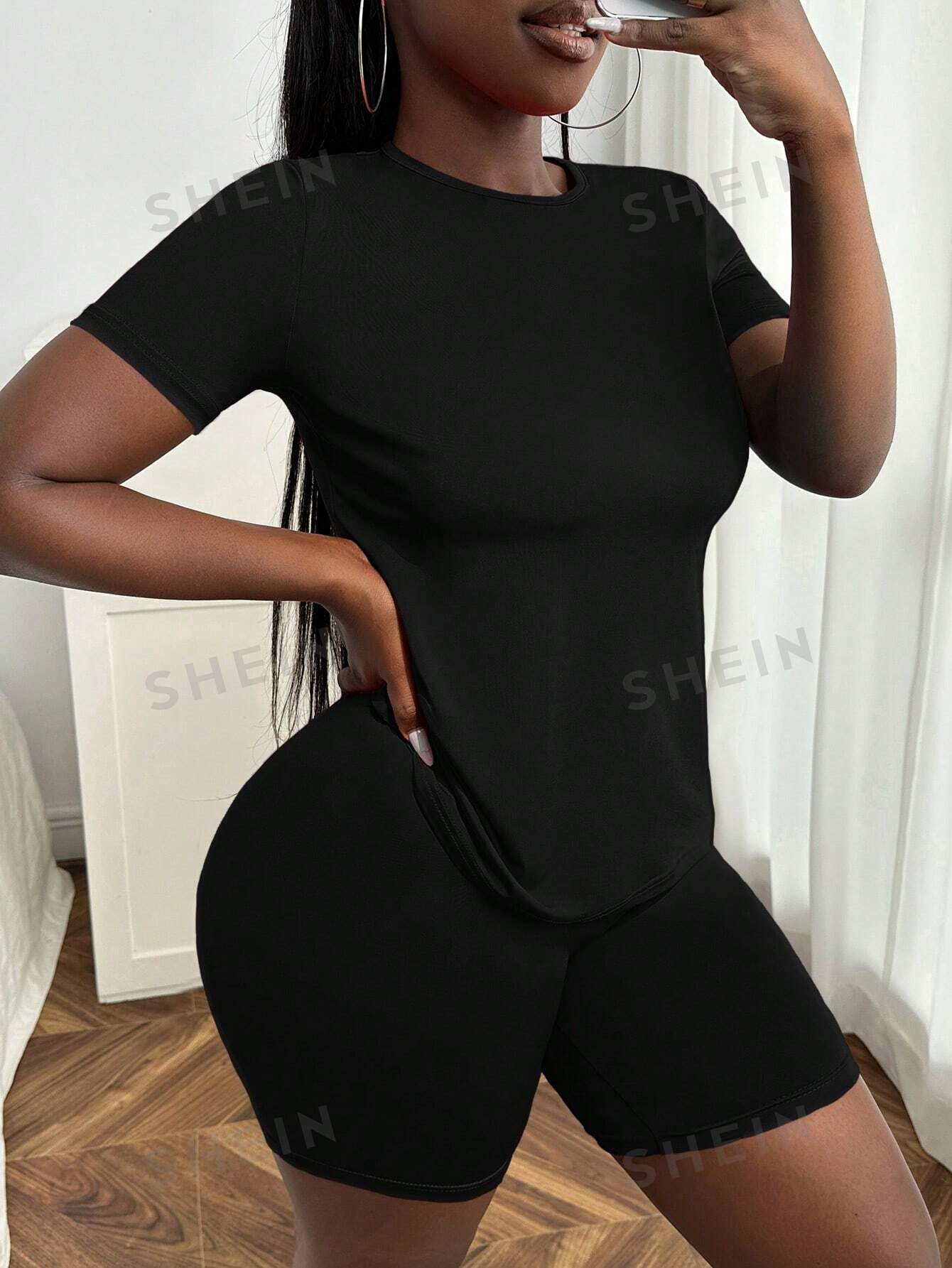 цена SHEIN Slayr Женский однотонный комплект из футболки и шорт с круглым вырезом и короткими рукавами, черный