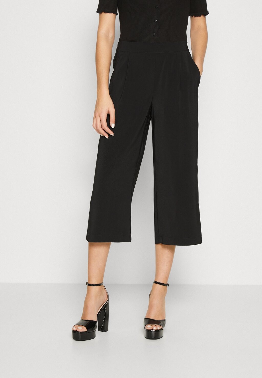 

Шорты Vero Moda, черный