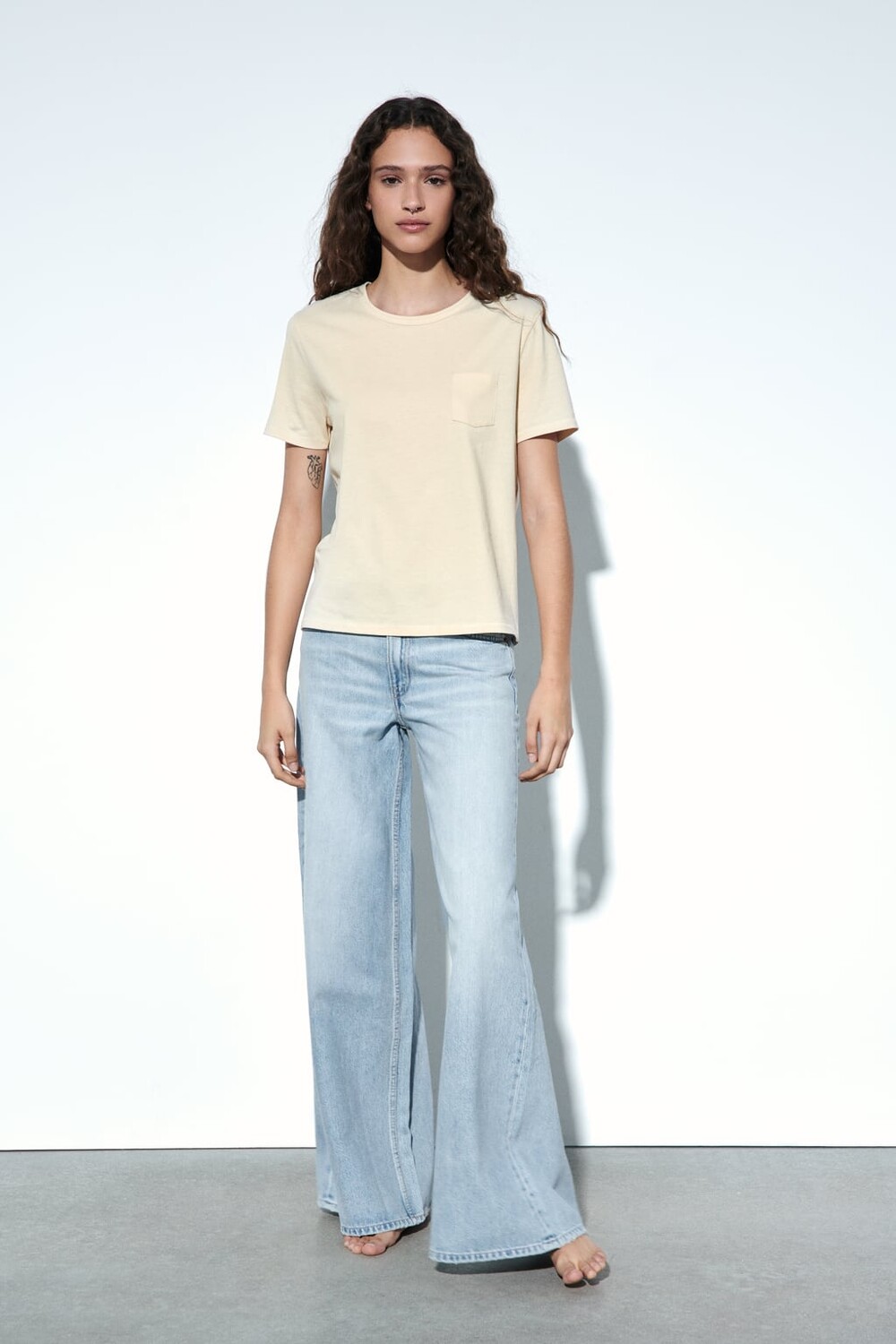 

Футболка с карманом ZARA, песочный, Бежевый