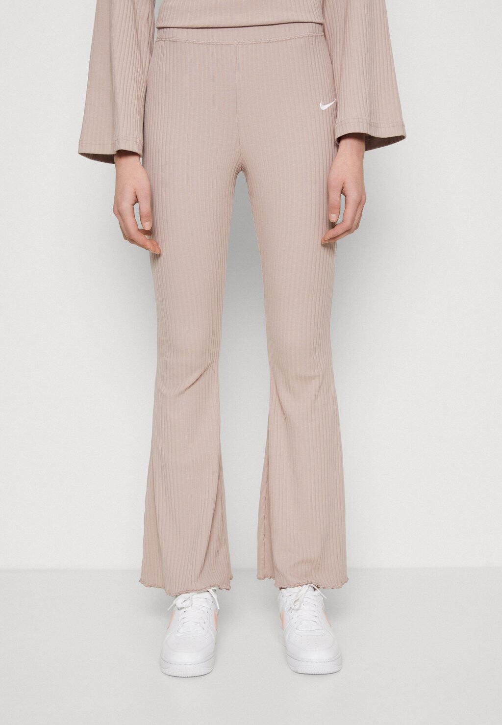 

Спортивные брюки Nike Pant, диффузный серо-коричневый / белый, Серый