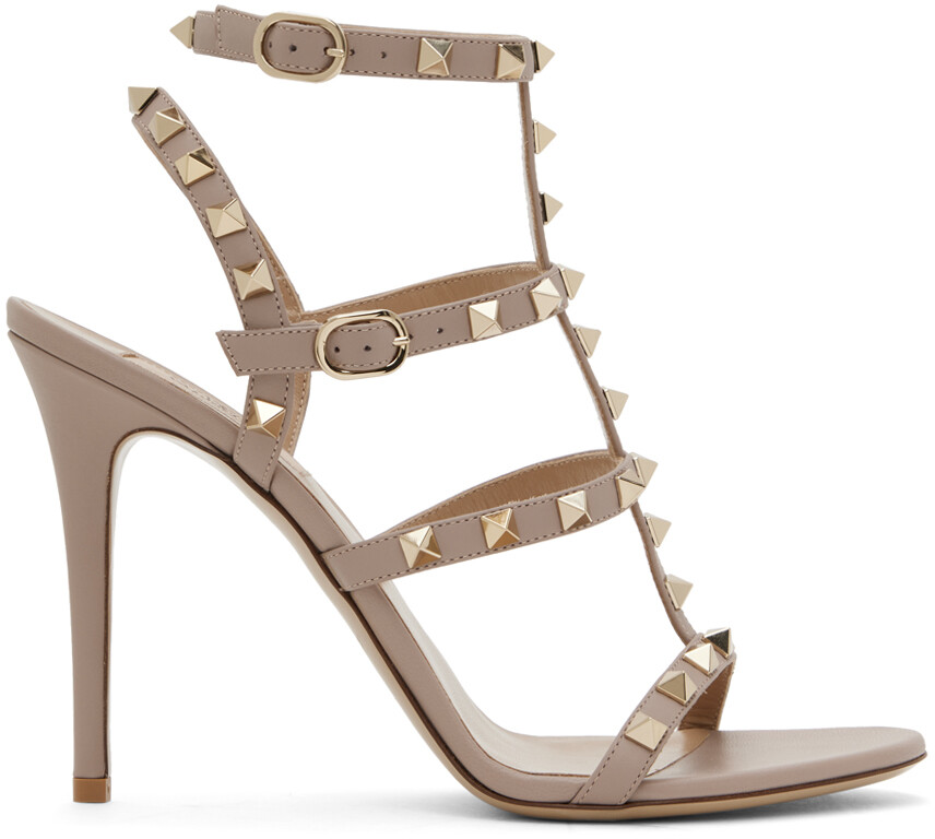 

Бежевые босоножки на каблуке Rockstud Valentino Garavani