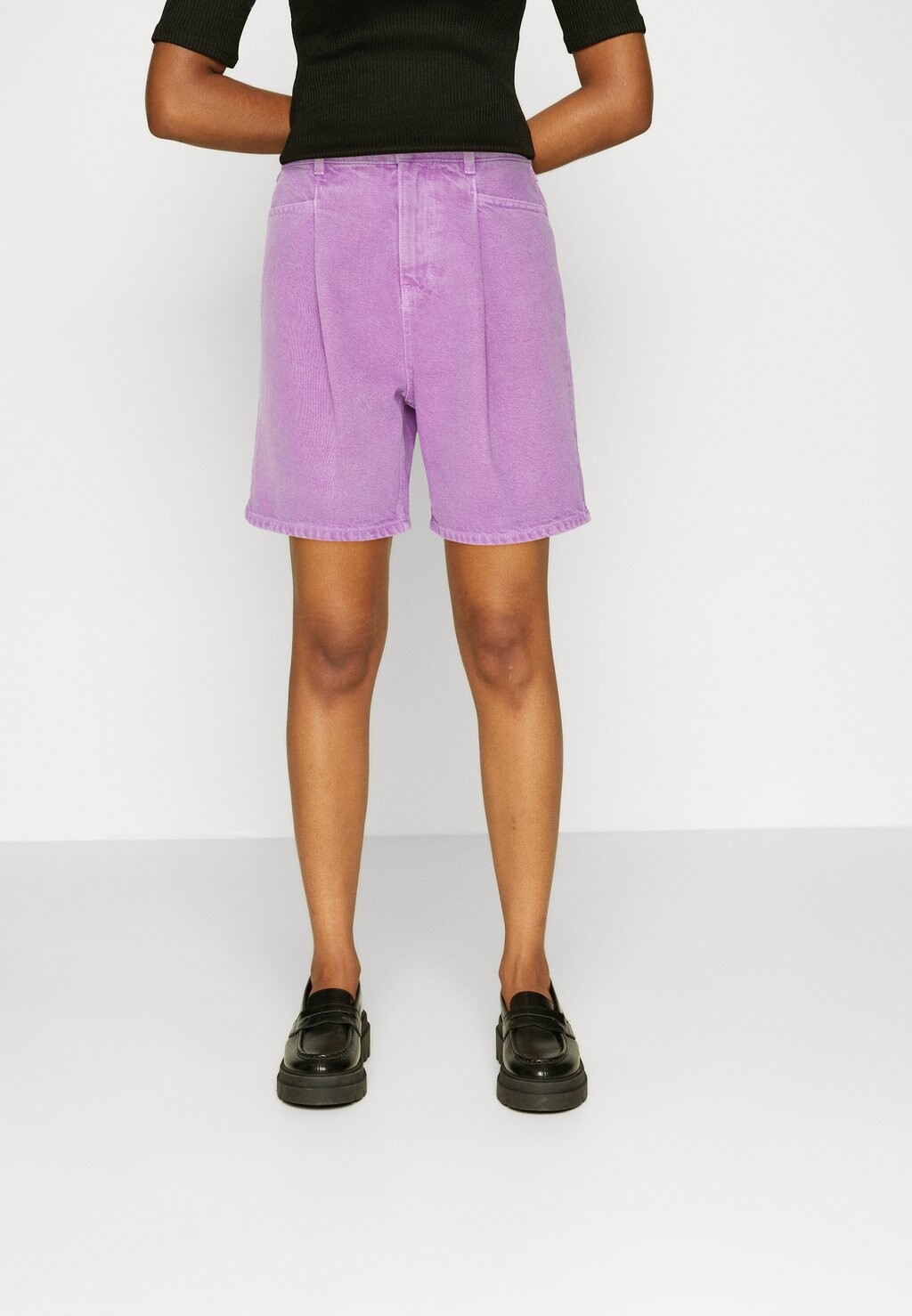 

Джинсовые шорты Esprit, фиолетовый