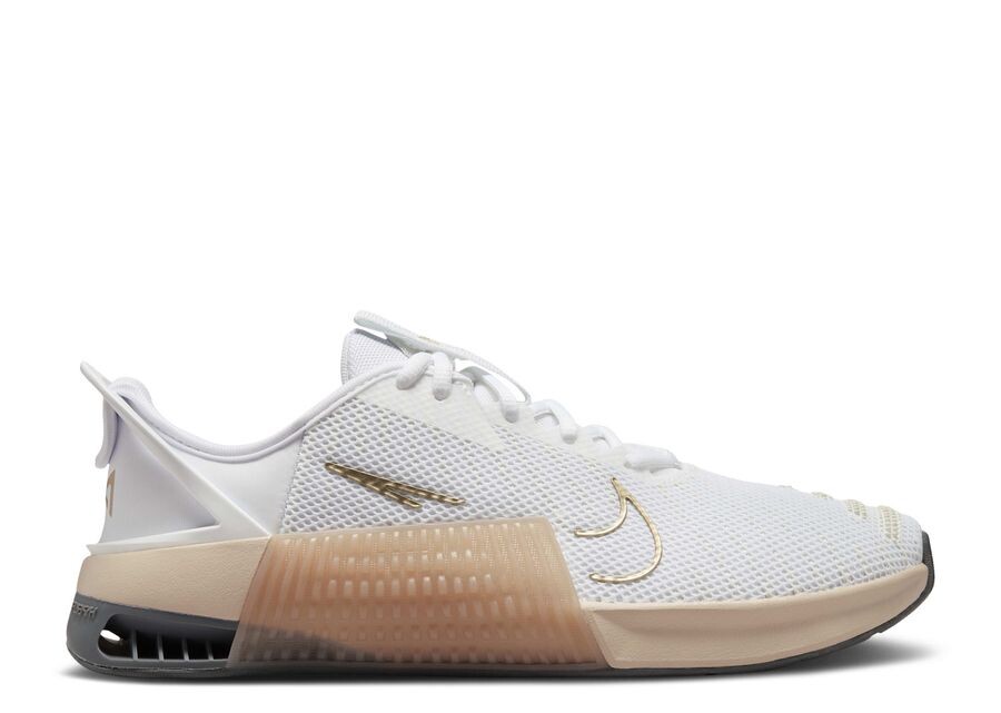 

Кроссовки Nike Wmns Metcon 9 EasyOn, цвет White Metallic Gold Sanddrift