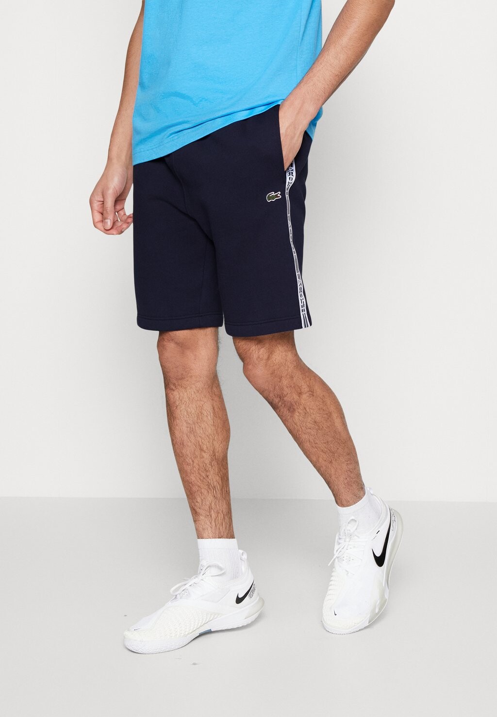 

Спортивные шорты Lacoste