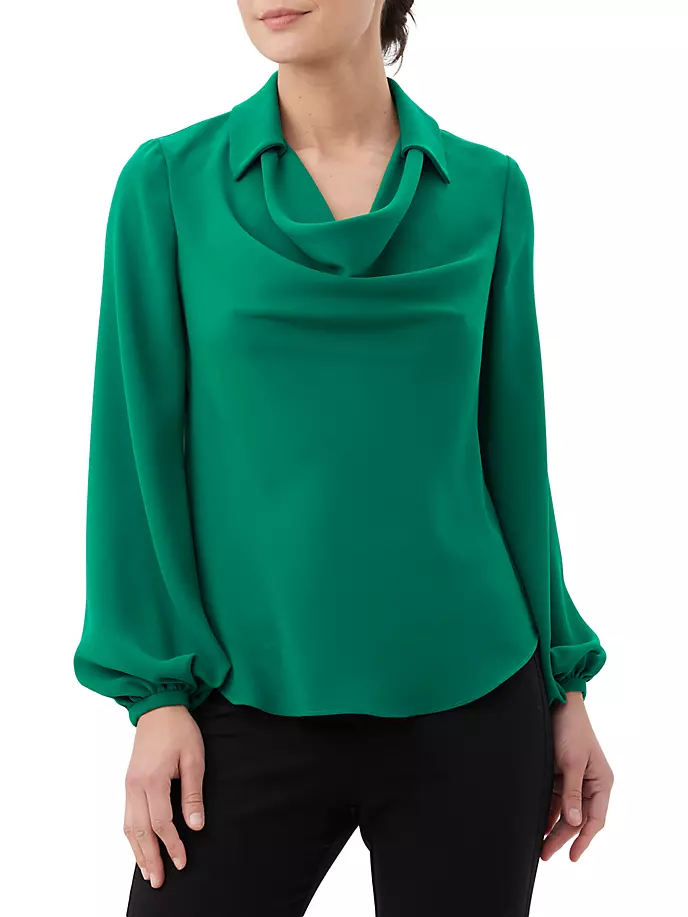 

Креповый топ Tanoshi с капюшоном Trina Turk, цвет emerald