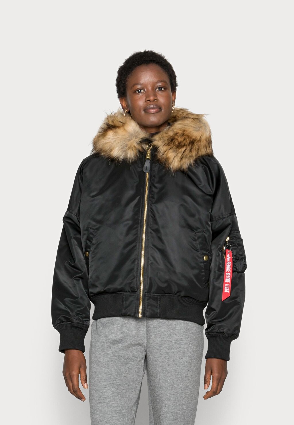 

Зимняя куртка Alpha Industries С КАПЮШОНОМ, черный