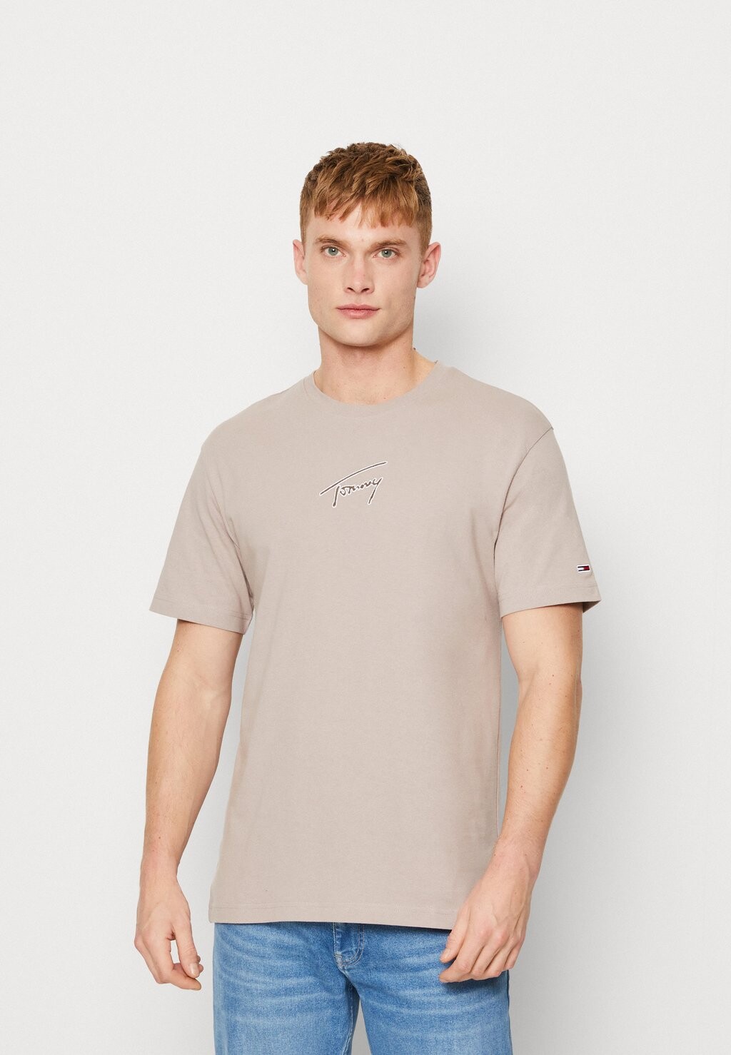 

Базовая футболка Tommy Jeans