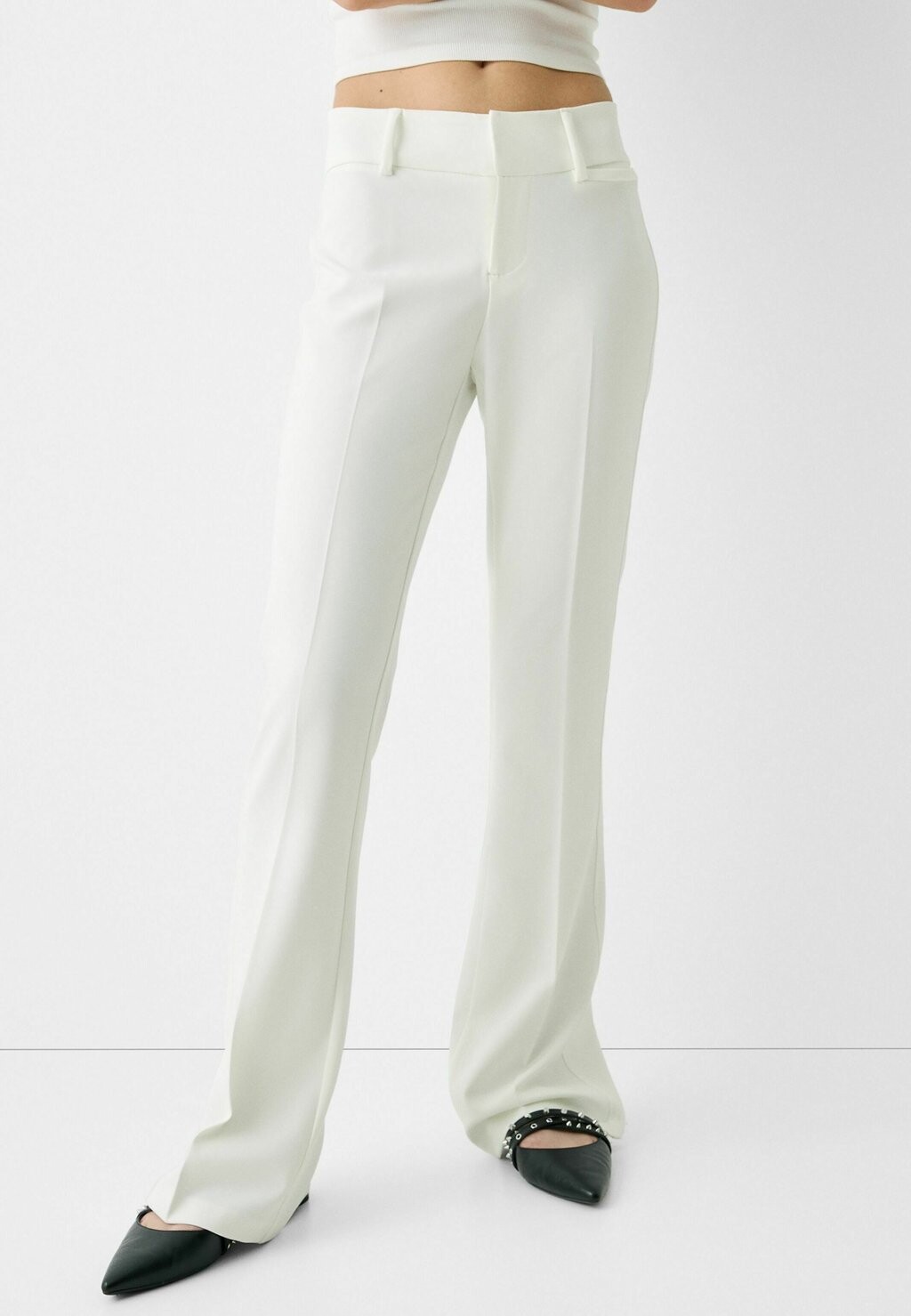 Брюки TAILORED Bershka, цвет white