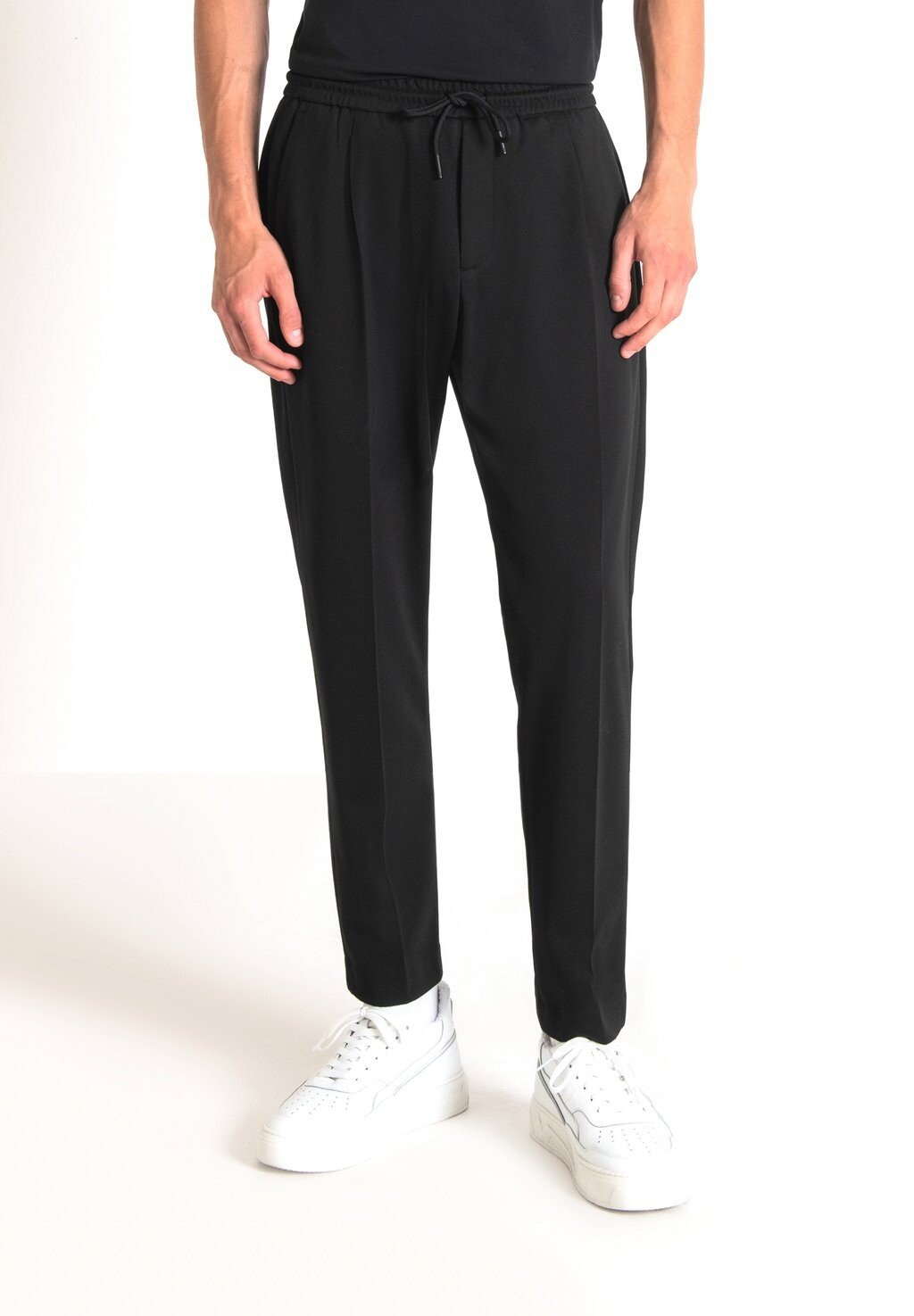 

Брюки Neil Regular Fit Trousers With Central Crease Antony Morato, черный