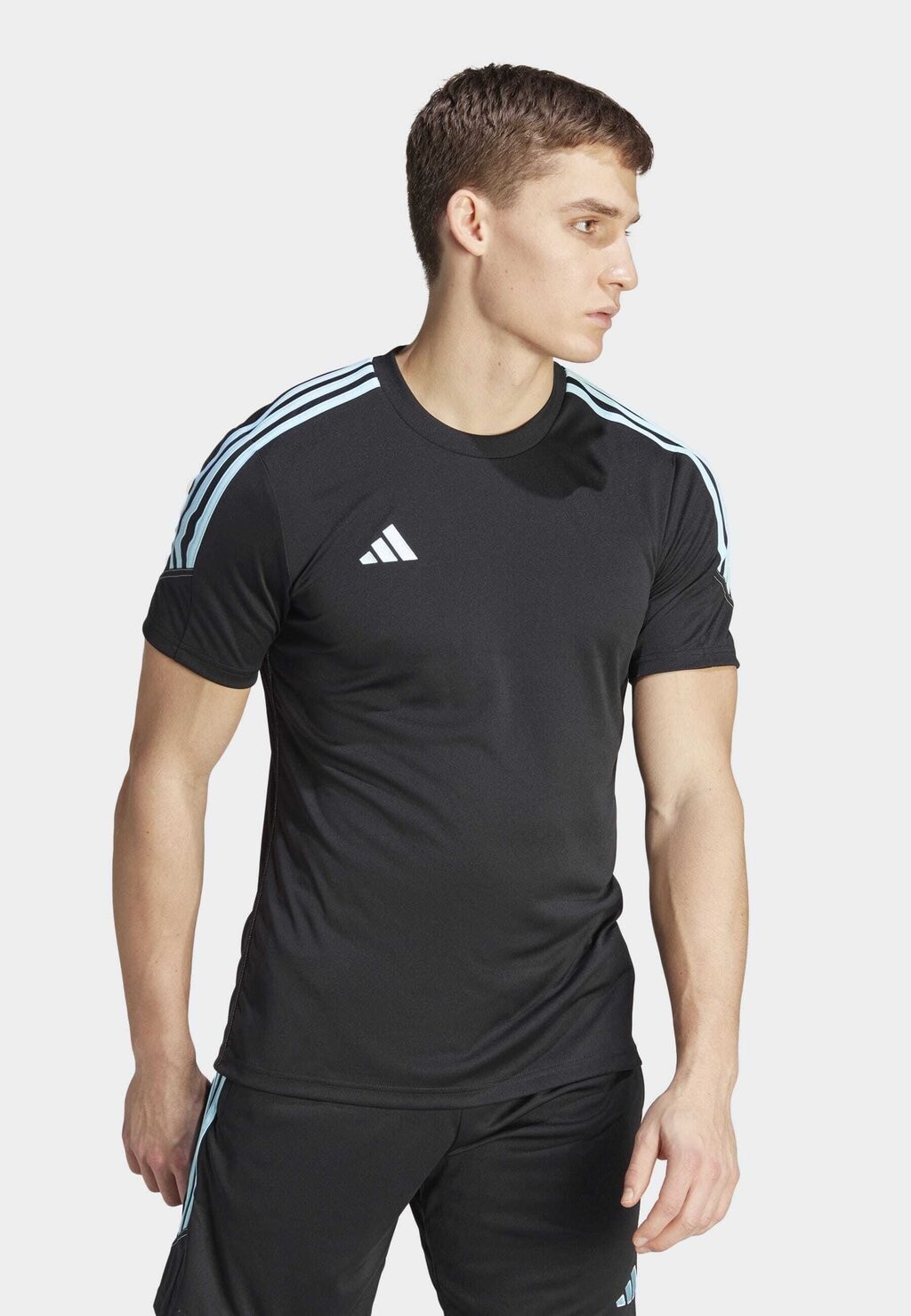 

Футболка Adidas