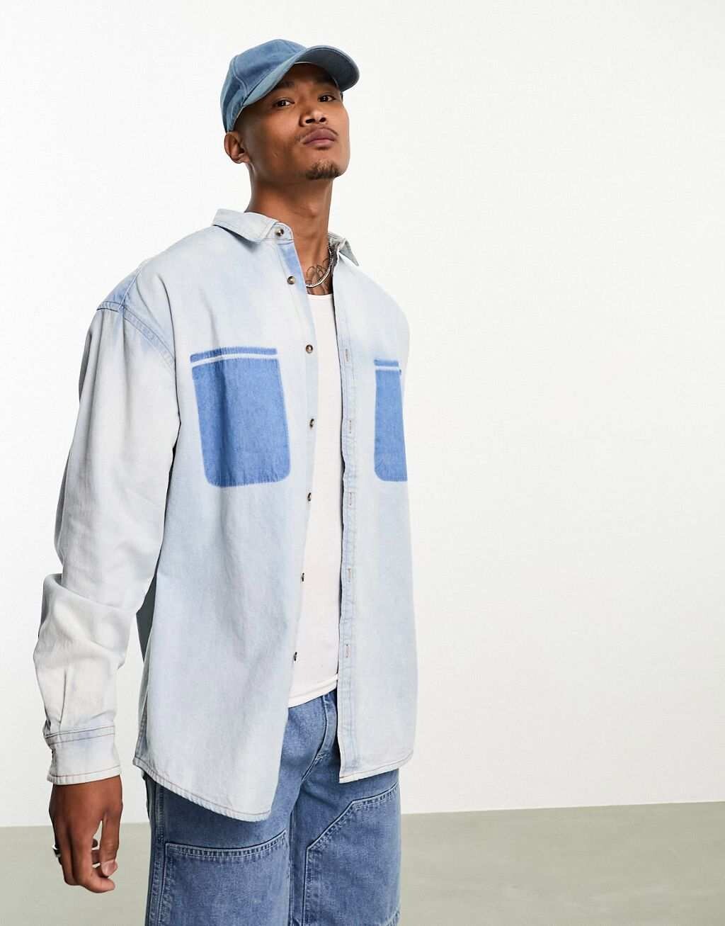 

Джинсовая рубашка оверсайз со съемными карманами в стиле 90-х ASOS DESIGN
