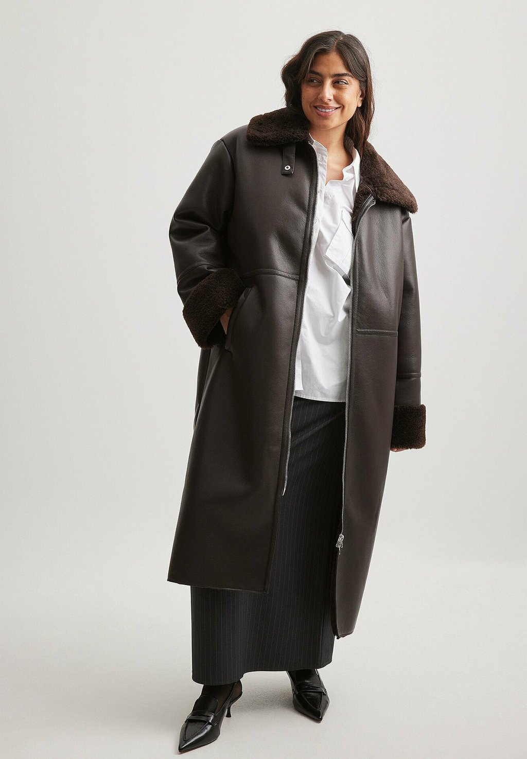 Классическое пальто NA-KD, коричневое классическое пальто na kd цвет light beige