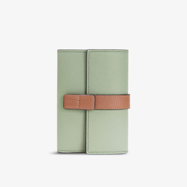

Маленький вертикальный кожаный кошелек Loewe, цвет rosemary/tan