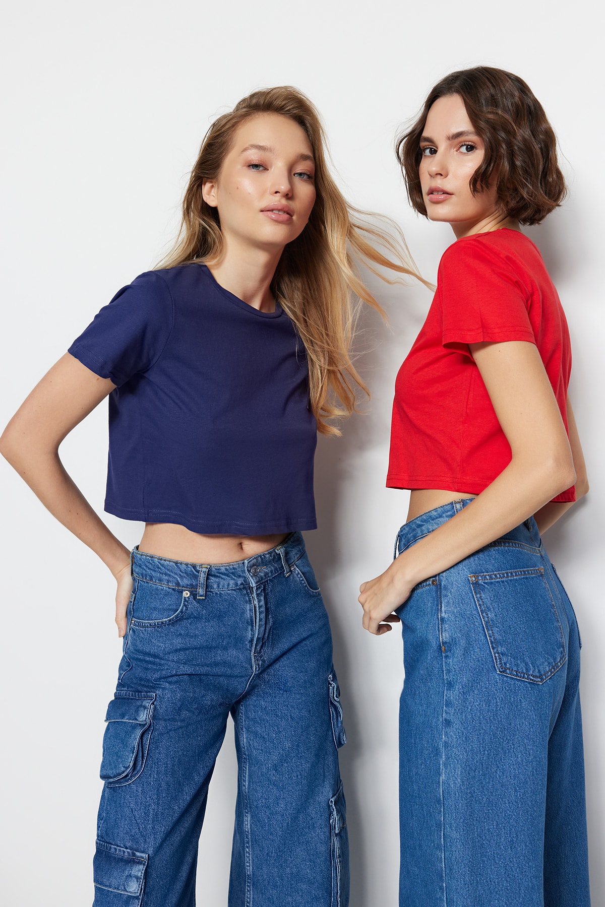 Комплект из двух укороченных футболок Trendyol, темно-синий / красный комплект из двух футболок укороченных с принтом в стиле кампус xs синий