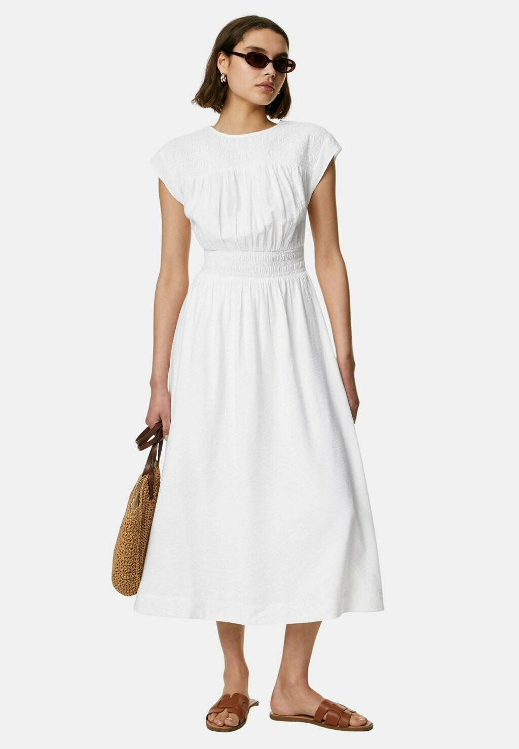 

Дневное платье SHIRRED WAIST MIDI Marks & Spencer, белый