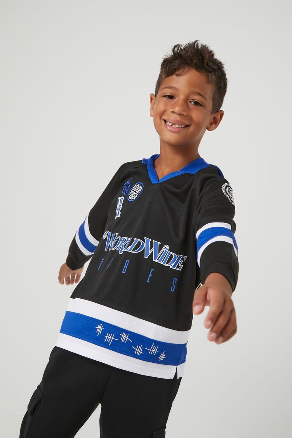 

Толстовка с рисунком Kids Worldwide Forever 21, черный