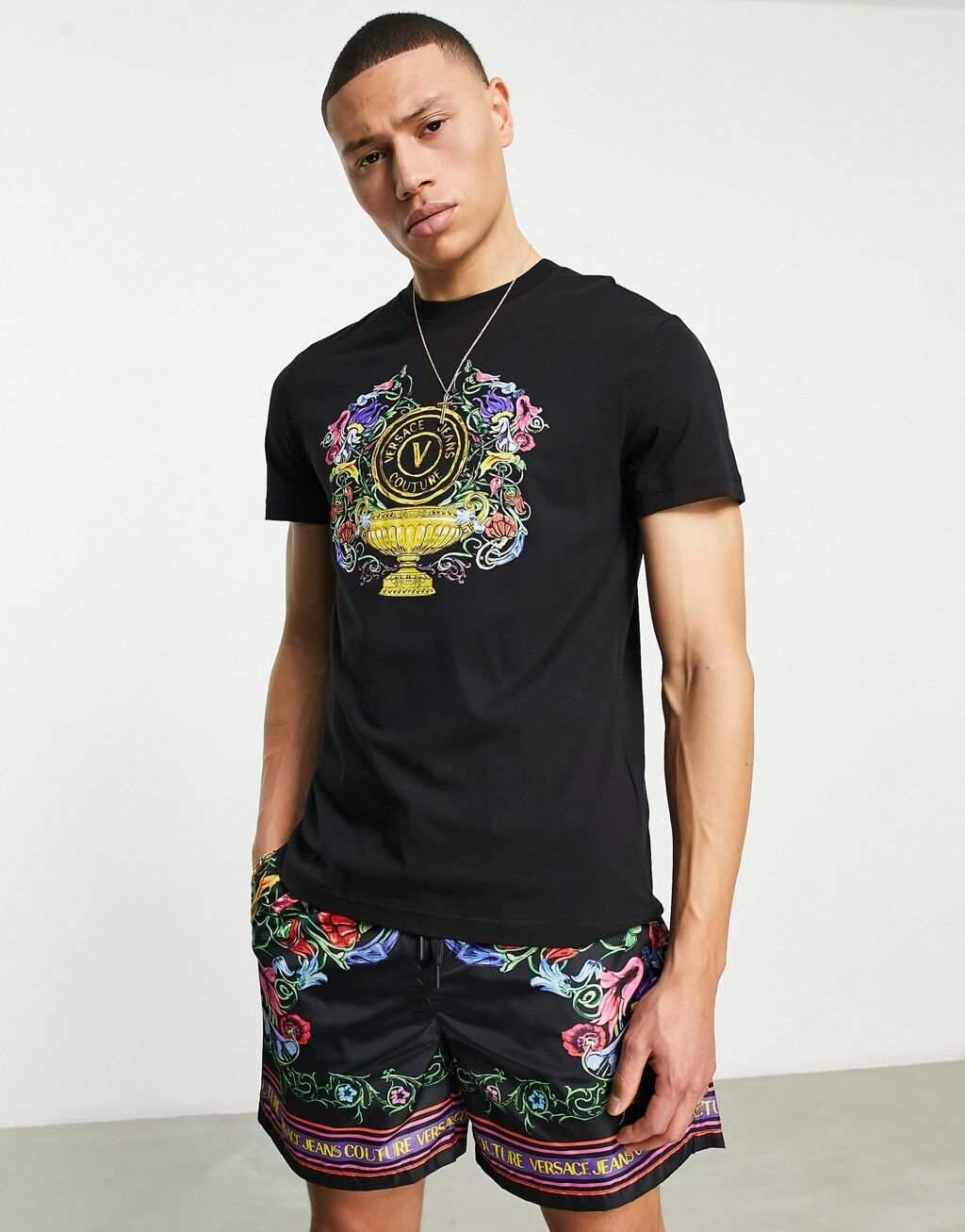 

Черная футболка Garden с логотипом Versace Jeans Couture v