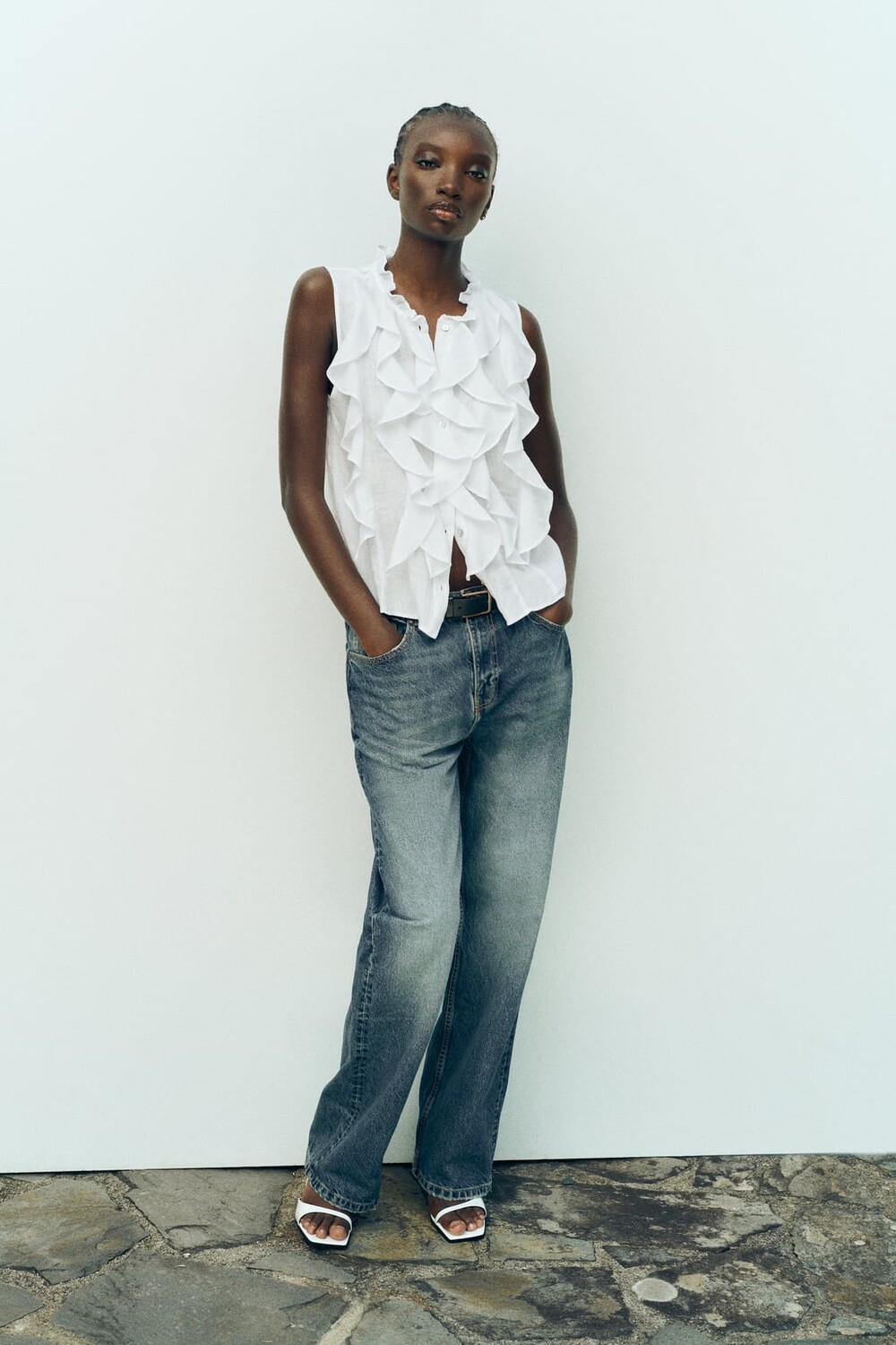 

Льняной топ с оборками ZARA, белый