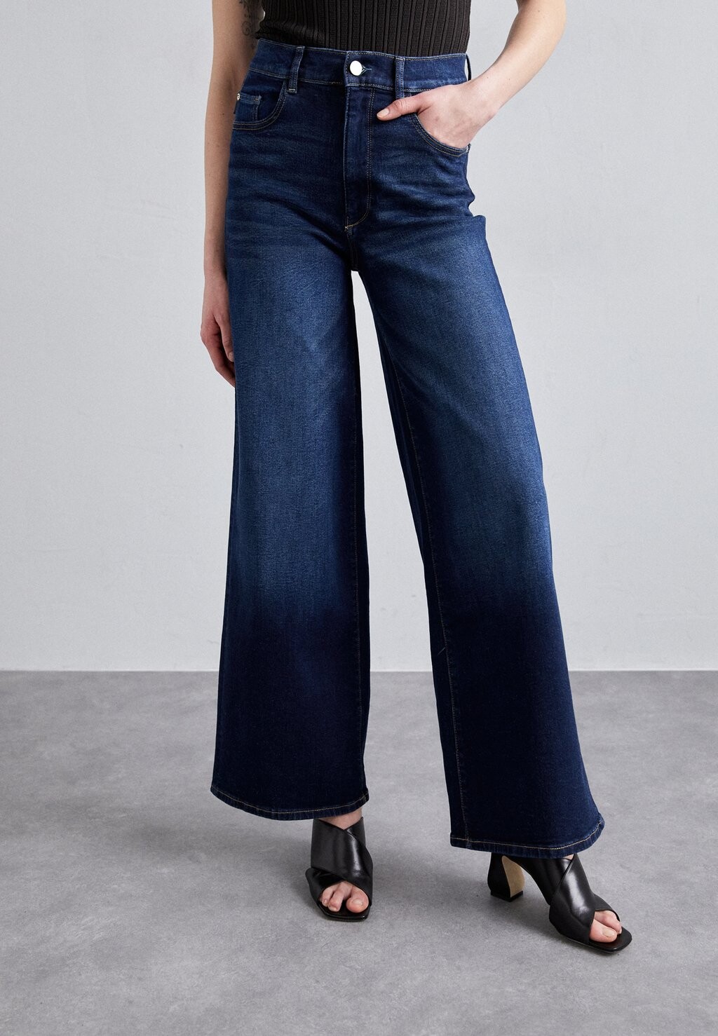

Джинсы-клеш Hepburn Wide Leg: High Rise Vintage DL1961, цвет mediterranean